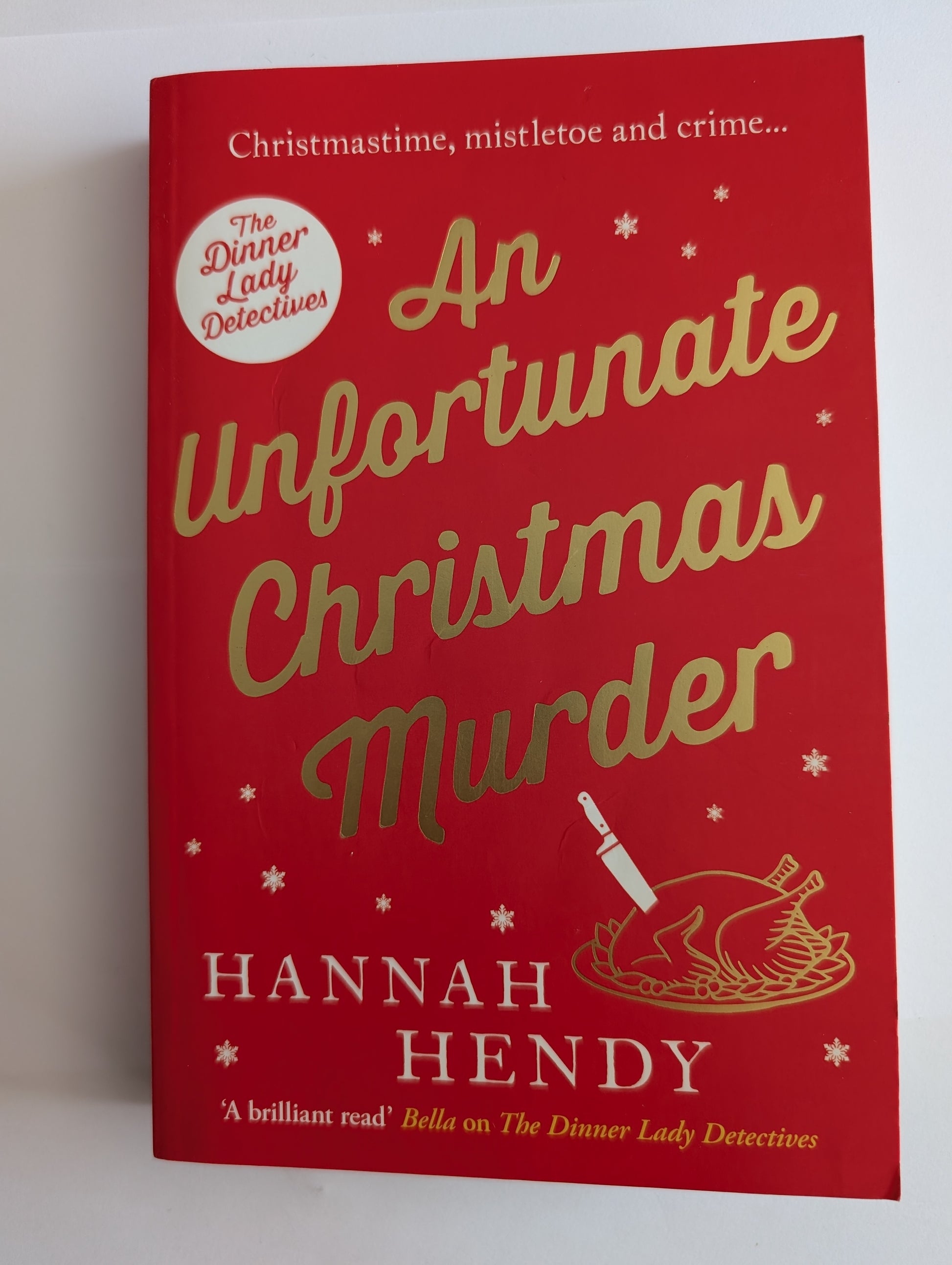 Book cover of 'An Unfortunate Christmas Murder' by Hannah Hendy on a white background